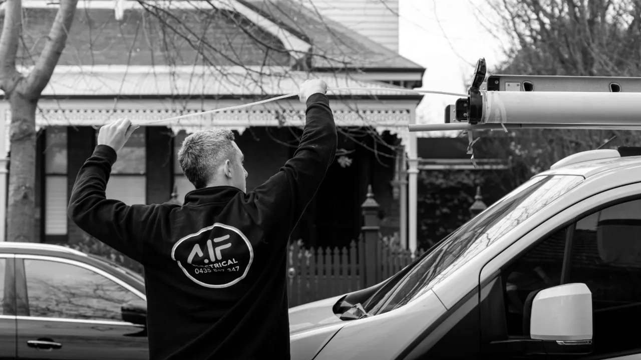 AIF Electrical electrician working in Oakleigh